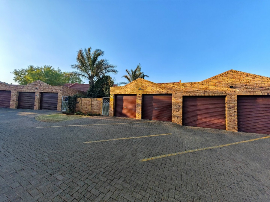 2 Bedroom Property for Sale in Langenhovenpark Free State